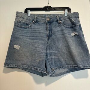 NWOT Women’s Sz: 16 Sound/ Style Easy Fit Tummy Control Distressed Jean Shorts.